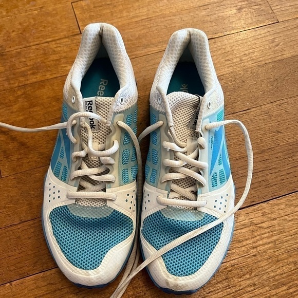 REEBOK custom-designed low sneaker, barely worn, size 8. - Picture 10 of 10